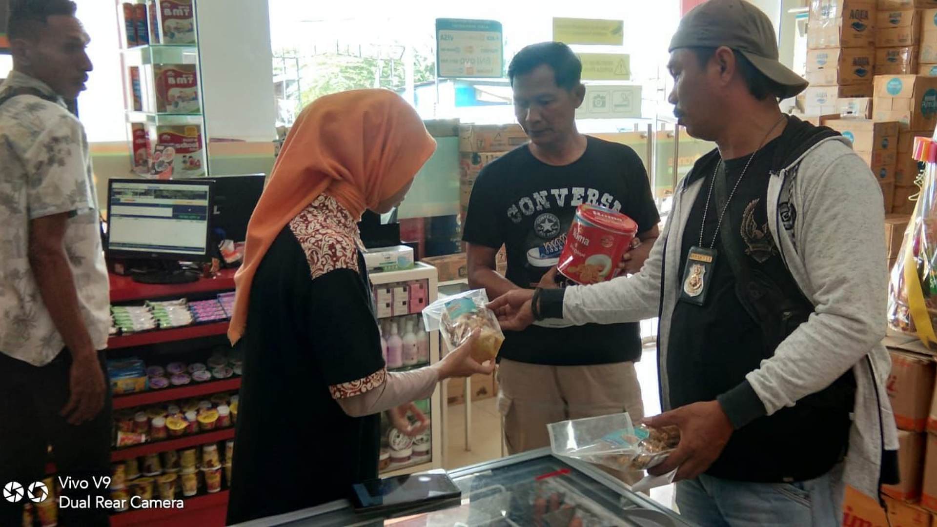 polres-merauke-temukan-makanan-kedaluwarsa-di-sejumlah-toko