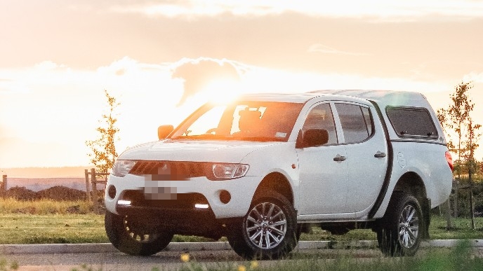 ini-alasan-plat-kendaraan-dinas-kerap-diganti-hitam