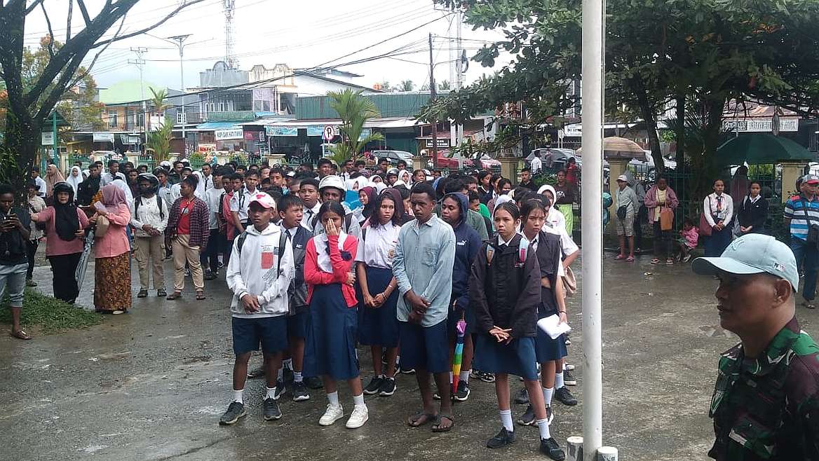 ribuan-siswa-mengantri-kuota-untuk-sma-negeri-1-hanya-320-orang