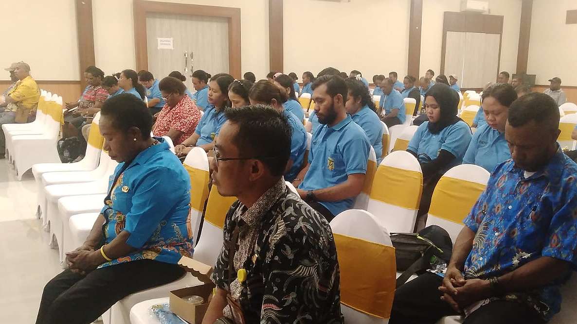 distrik-mimika-baru-sosialisasi-pelayanan-publik-prima-ke-perangkat-kelurahan