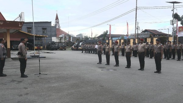 56-anggota-polri-di-mimika-naik-pangkat