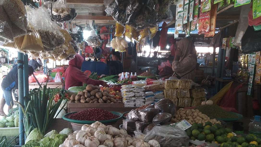 harga-bahan-pokok-di-pasar-sentral-terpantau-normal