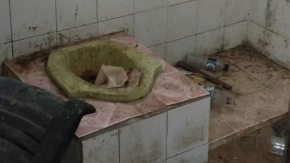 Kondisi toilet Kantor Distrik Jita. Foto: Istimewa