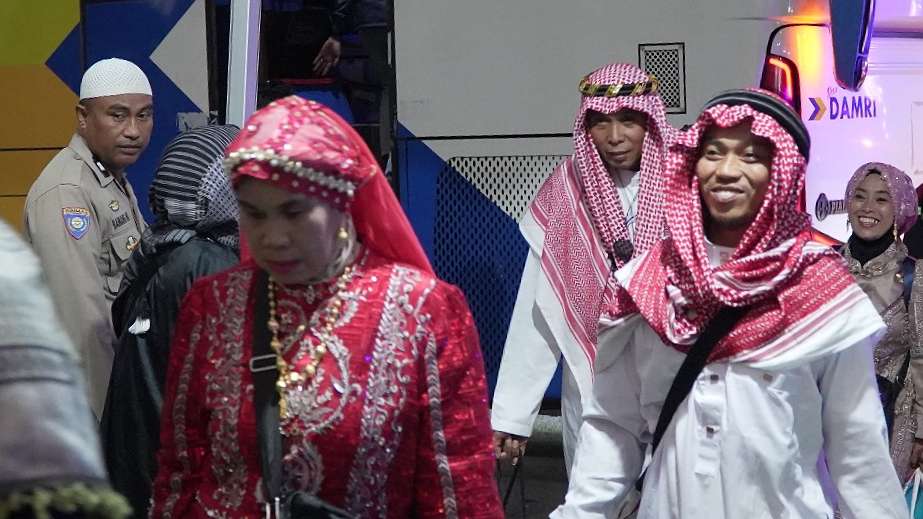 442-jemaah-haji-papua-tiba-dengan-selamat-di-makassar