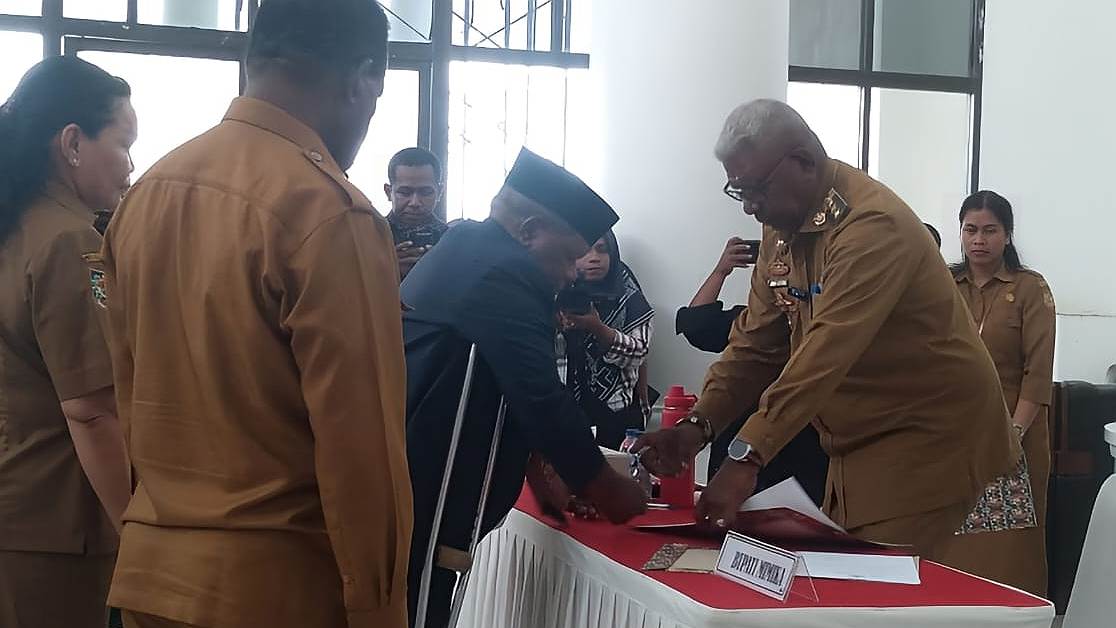 petrus-yumte-ganti-ida-wahyuni-sebagai-pj-sekda-mimika