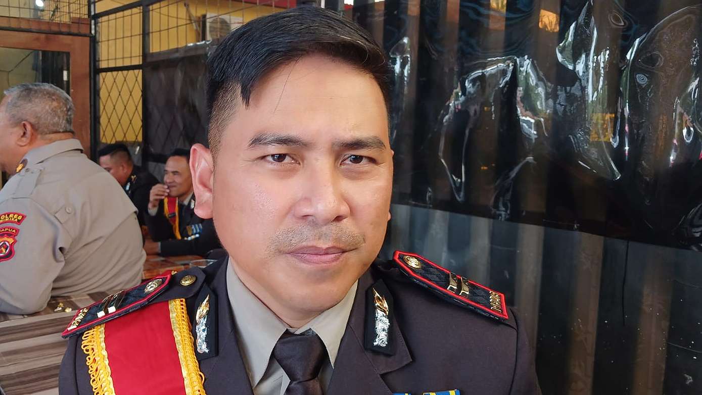 polsek-bandara-mozes-kilangin-ingatkan-penumpang-tak-bawa-senjata-tajam