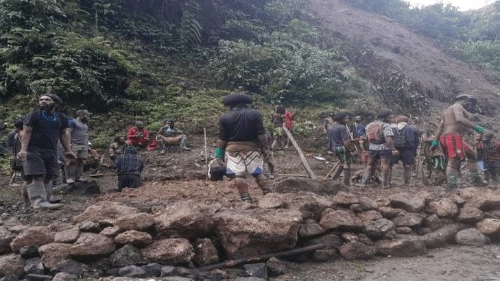 7-korban-longsor-tembagapura-telah-dimakamkan