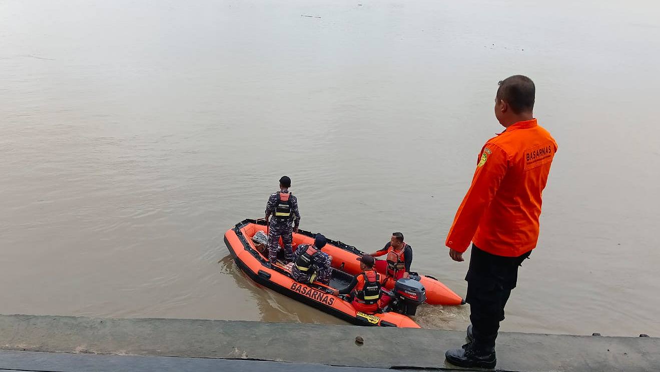 Tim SAR Gabungan Timika Pos Asmat berangkat melakukan pencarian terhadap nelayan yang tenggelam di perairan Uwus Kabupaten Asmat. Foto: Humas SAR Timika