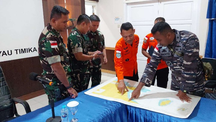 Briefing Tim SAR Gabungan Timika dalam rangka pencarian Kapal LCT Cita XX. Foto: Humas SAR Timika