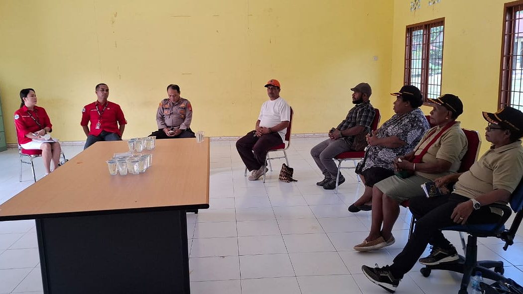 orang-tua-ribut-anaknya-divaksin-polio-pemerintah-distrik-kwamki-narama-turun-mediasi