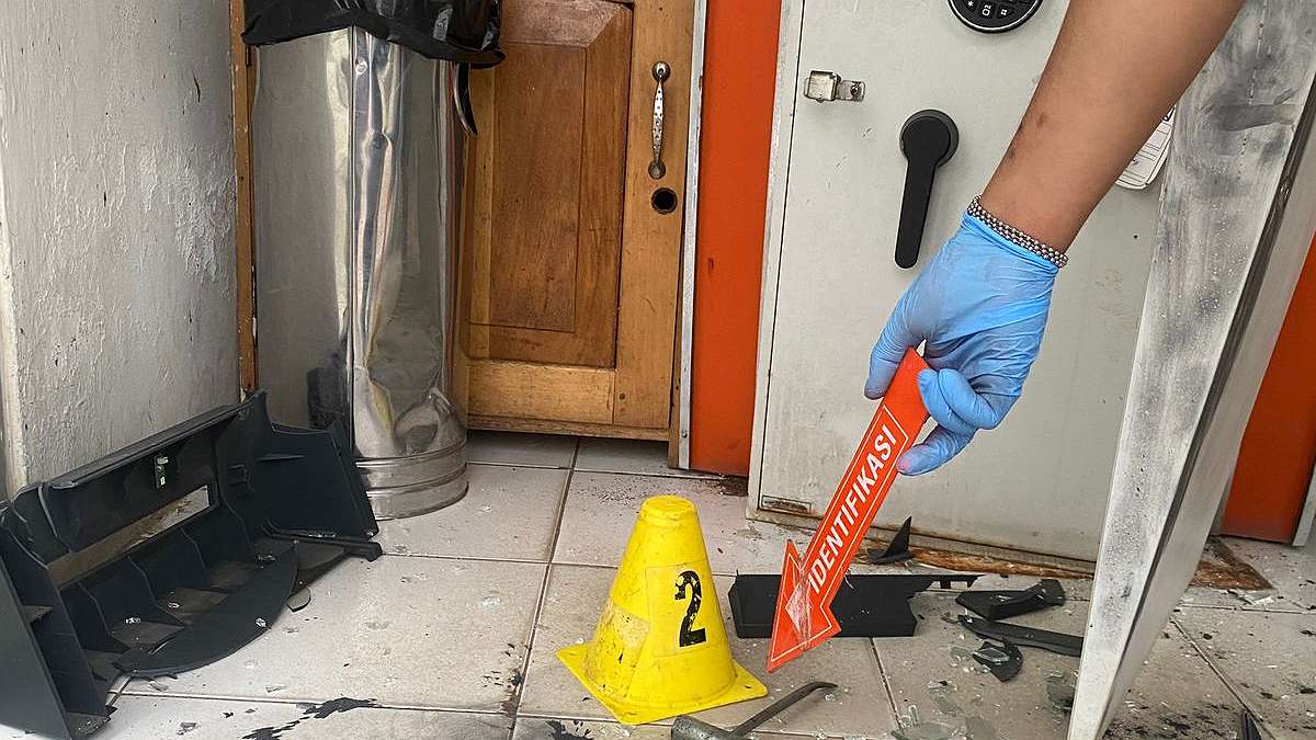 mesin-atm-di-kantor-bupati-jayapura-nyaris-dibobol-maling