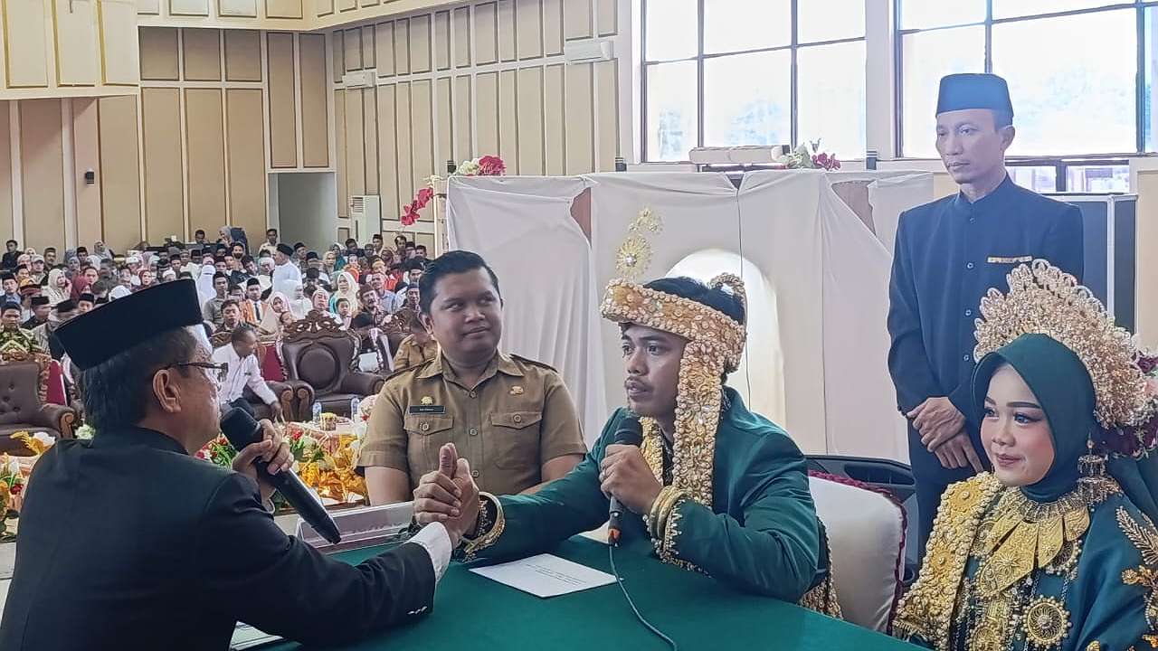 ikuti-nikah-massal-pasutri-langsung-terima-dokumen-kependudukan-lengkap