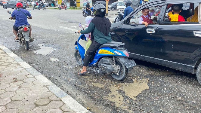 knpi-soroti-jalan-rusak-di-timika