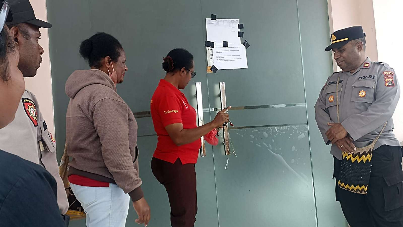 gembok-pintu-dinas-pendidikan-dibuka-lanjut-mediasi