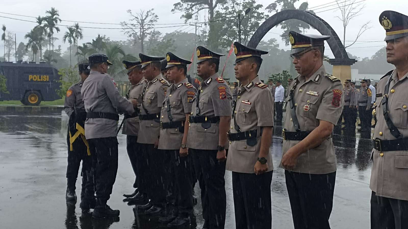 empat-pejabat-polres-mimika-diganti-ini-pesan-kapolres-komang