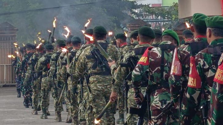 pawai-obor-taptu-di-timika-sambut-hari-kemerdekaan
