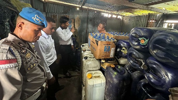grebek-tiga-lokasi-polisi-temukan-ribuan-liter-bbm-hasil-penimbunan