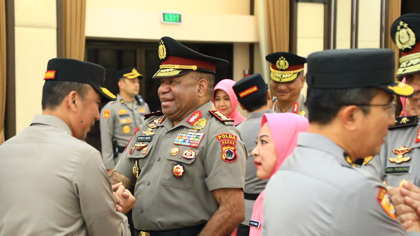 kapolda-papua-mathius-fakhiri-naik-pangkat-jadi-komjen