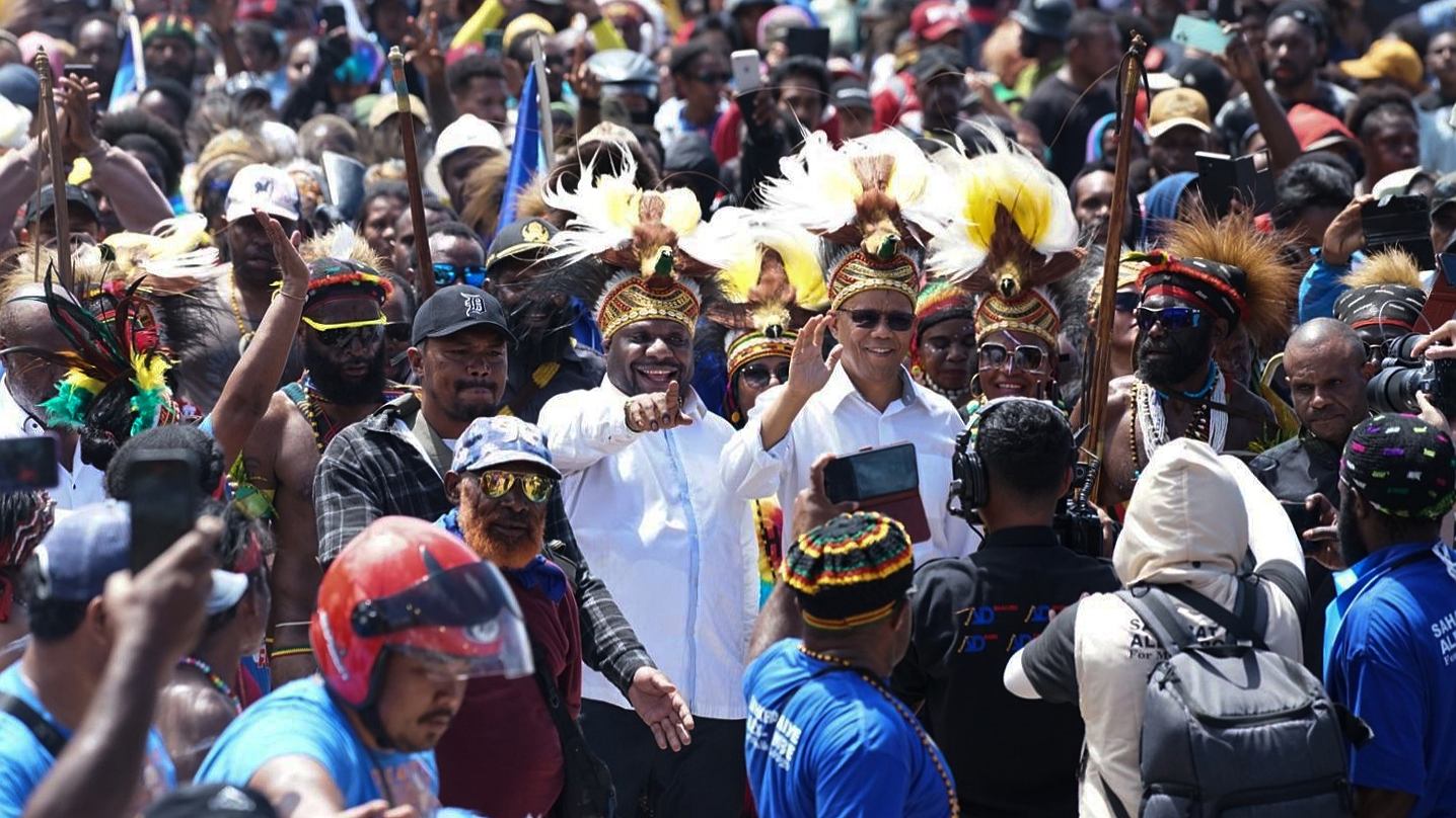 ribuan-massa-hadiri-deklarasi-aiye-maju-pilkada-mimika