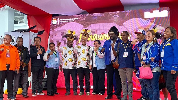 bakal-calon-bupati-mimika-aiye-mendaftar-ke-kpu