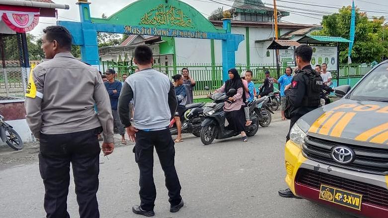 ketahuan-mencuri-pemuda-ini-disabet-senjata-tajam-di-perutnya