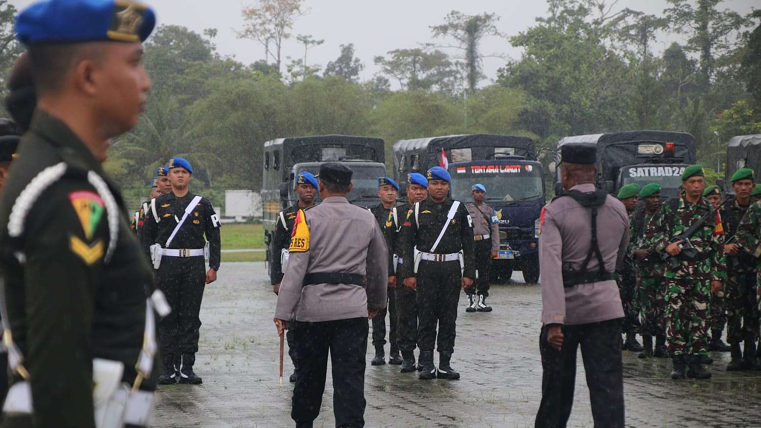 polres-mimika-gelar-pasukan-operasi-mantap-praja-cartenz-amankan-pilkada