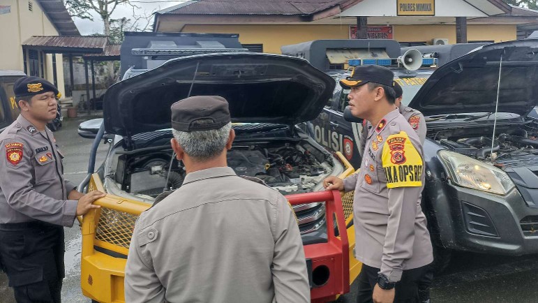 jelang-pilkada-polres-mimika-cek-kelayakan-kendaraan-operasional