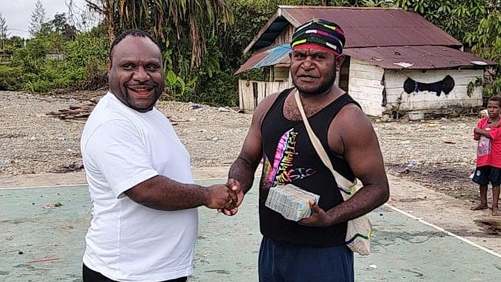 alex-omaleng-fasilitasi-penyelesaian-perselisihan-di-mimika-gunung