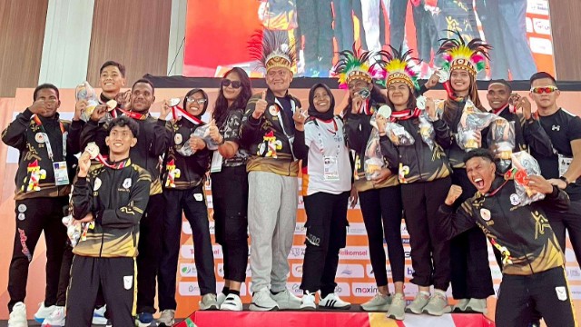 raih-4-medali-pon-pt-freeport-apresiasi-capaian-atlet-muaythai-papua-tengah