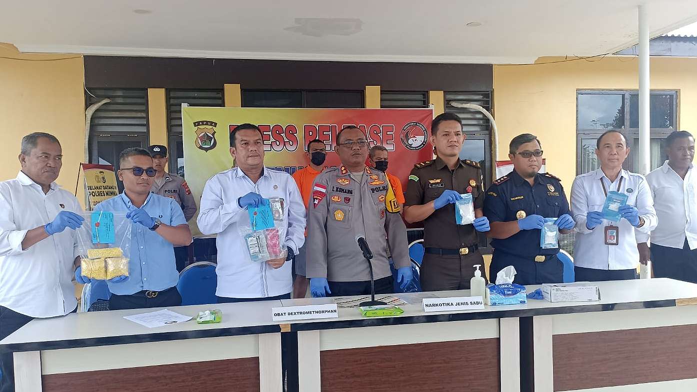 polisi-musnahkan-ratusan-gram-sabu-jika-dijual-senilai-rp235-juta