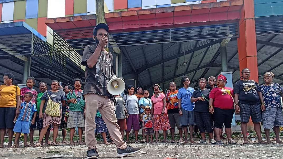 Solidaritas Mahasiswa dan Masyarakat Timika (Somama-Ti) berunjuk di Pasar SP2 Timika. Foto: Eka/ Papua60detik