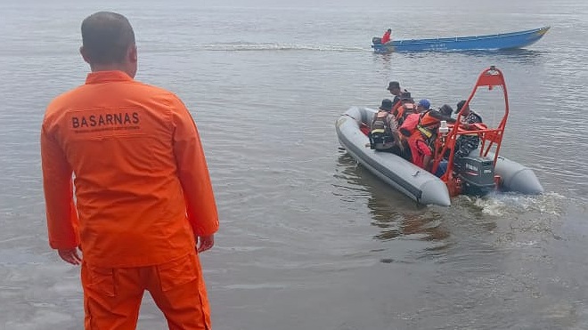 terpeleset-di-dermaga-anak-usia-7-tahun-hilang