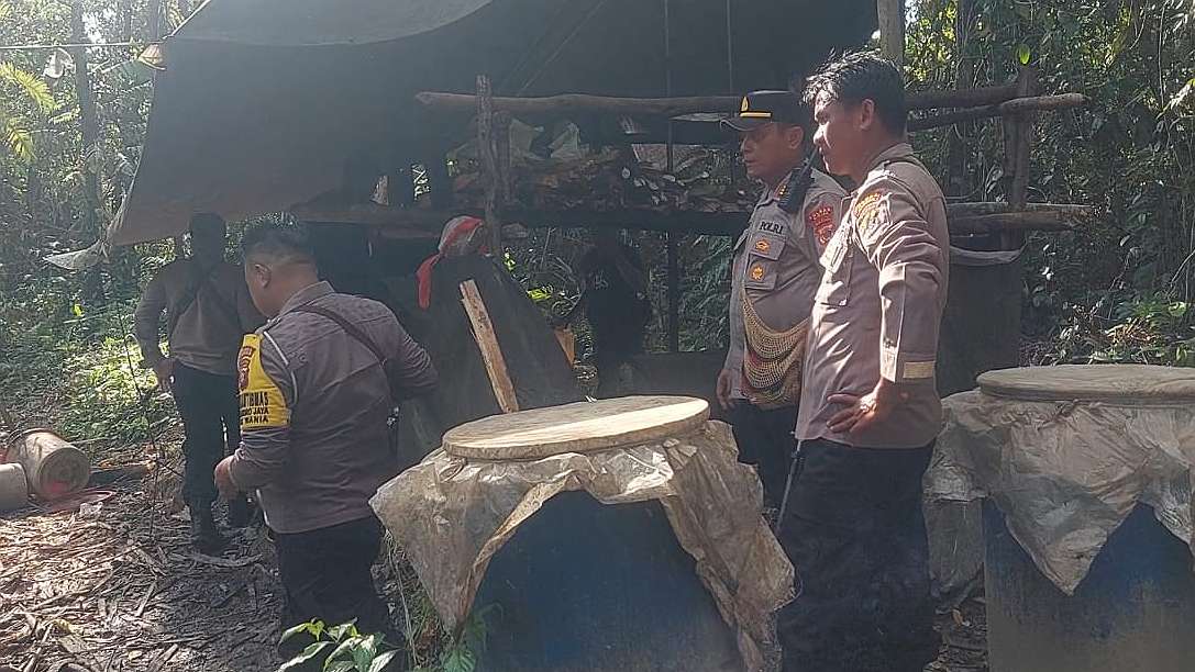 polsek-miru-grebek-tempat-produksi-miras-lokal