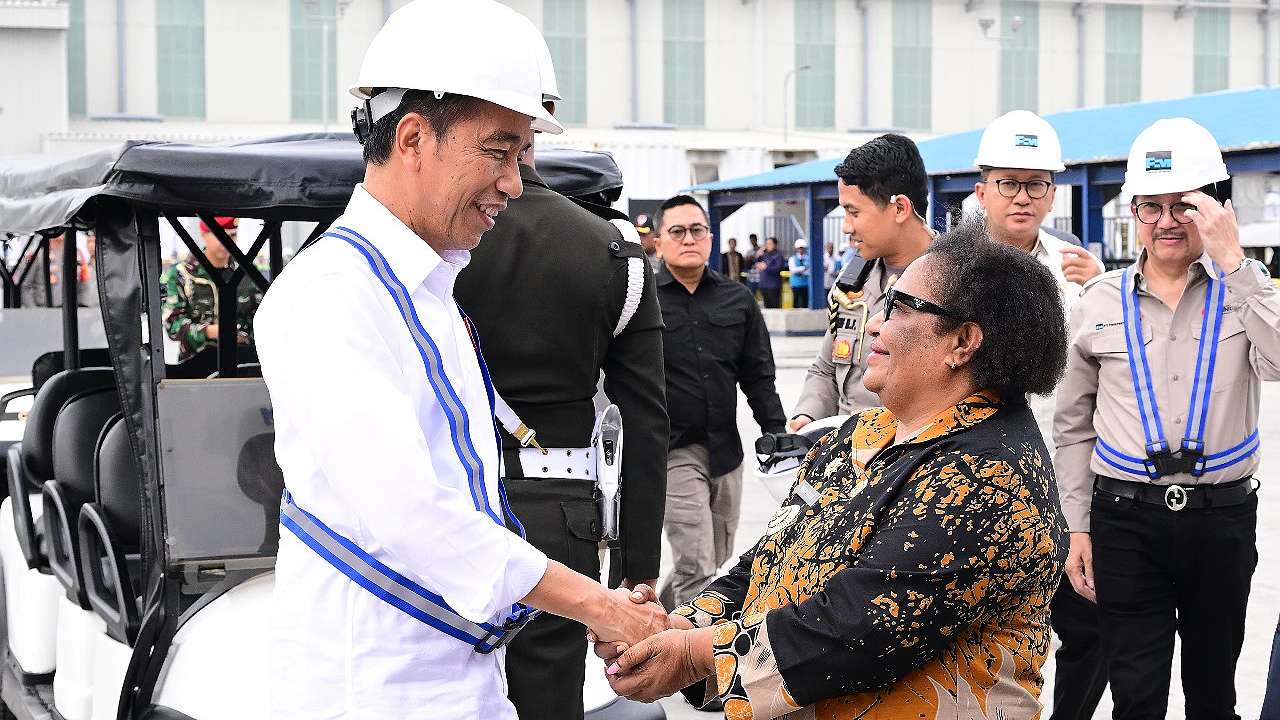 hadiri-peresmian-smelter-pt-freeport-ribka-haluk-kebanggaan-masyarakat-papua