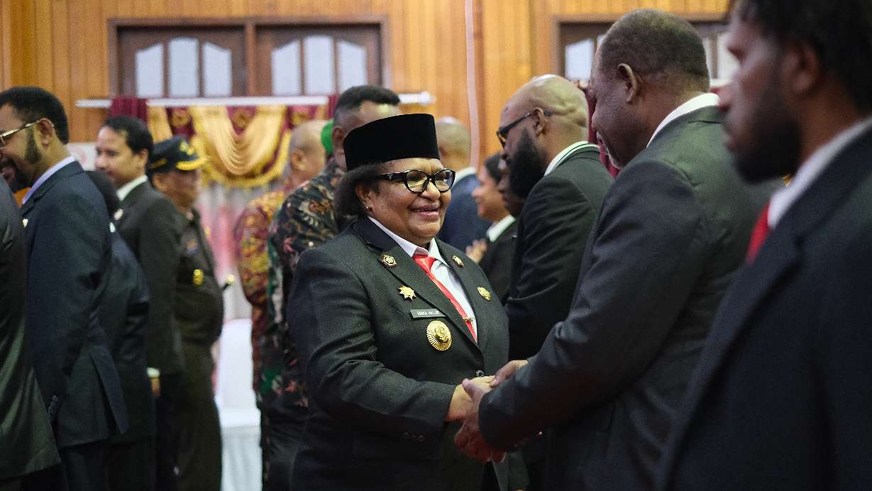 ribka-haluk-lantik-pansel-dprk-jalur-pengangkatan-oap-se-papua-tengah