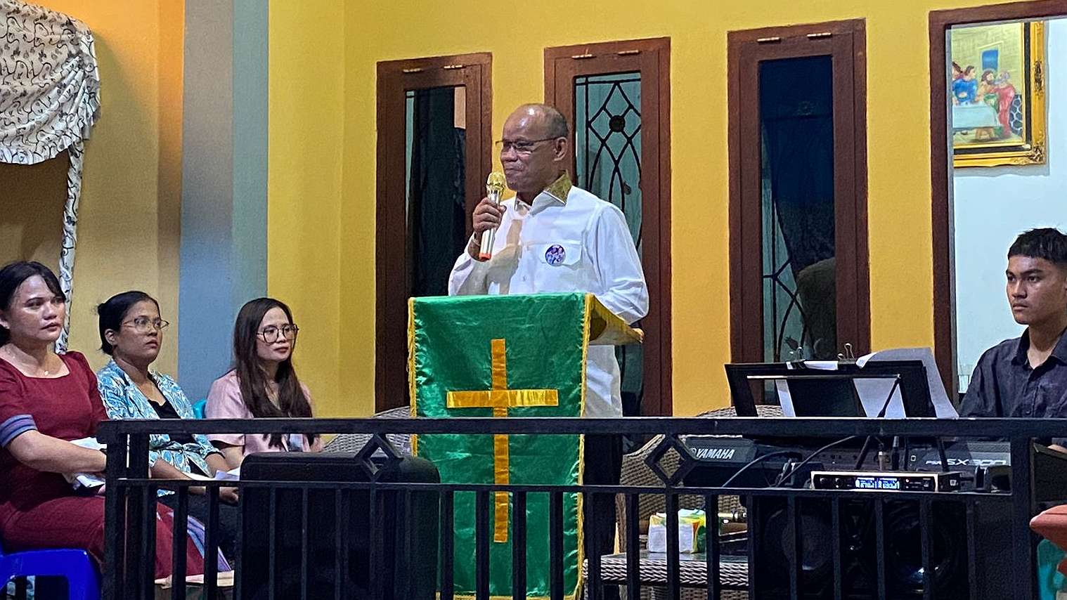 ibadah-bersama-dua-persekutuan-lingkup-ikt-mimika-ini-pesan-yusuf-rombe