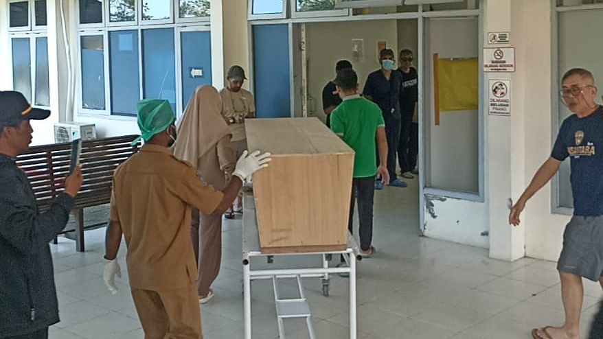 Jenazah HT tiba di RSUD Mimika setelah berhasil dievakuasi. Foto: Eka/Papua60detik