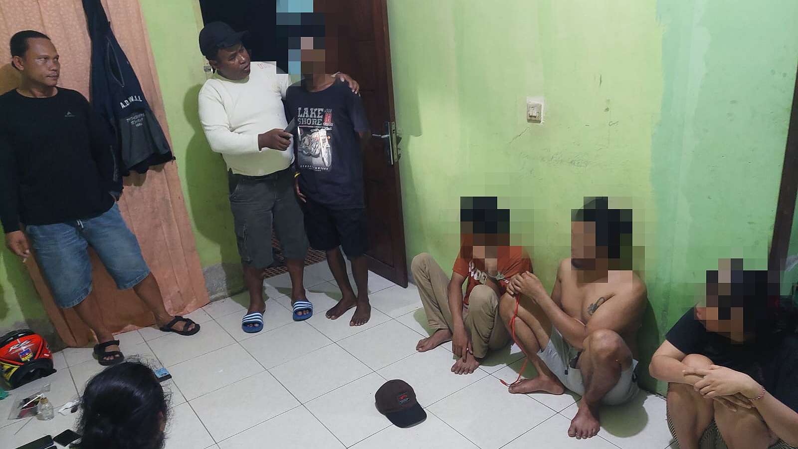 Satnarkoba Polres Mimika  menangkap  pelaku peredaran narkotika jenis sabu di dua lokasi berbeda. Foto: Istimewa