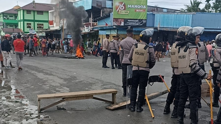 pria-ditemukan-meninggal-polisi-bubarkan-paksa-keluarga-yang-palang-perempatan-sp1-sp4