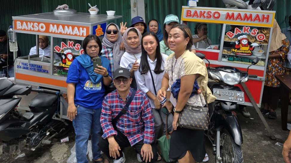 jumat-berkah-aiye-berbagi-kasih-1000-porsi-bakso-gratis