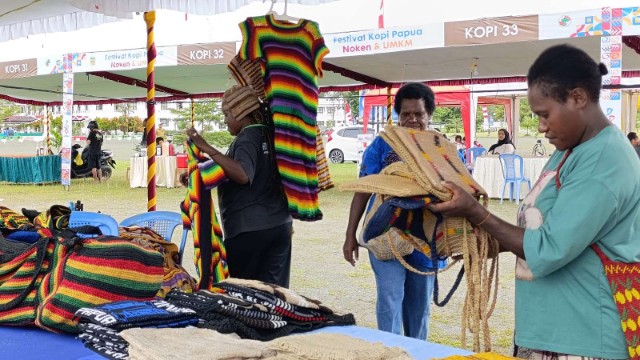 pameran-230-umkm-meriahkan-hut-ke-28-mimika