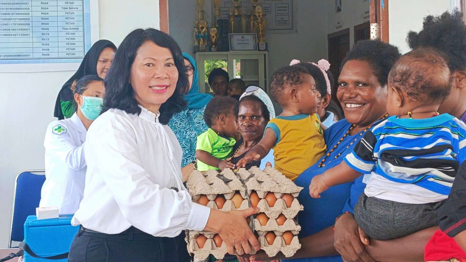 disnak-keswan-bagikan-telur-dan-ayam-untuk-530-keluarga