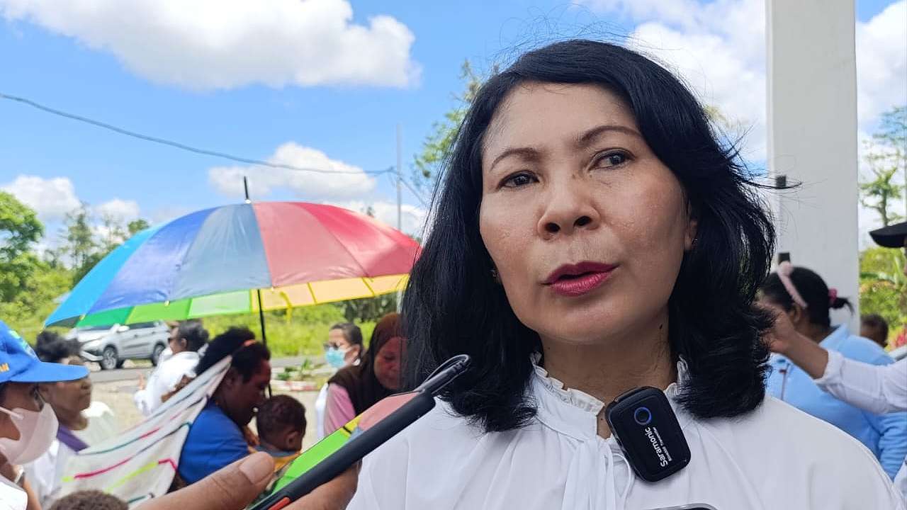 khusus-oap-pemkab-bagikan-paket-pengembangan-ayam-petelur-untuk-50-kk