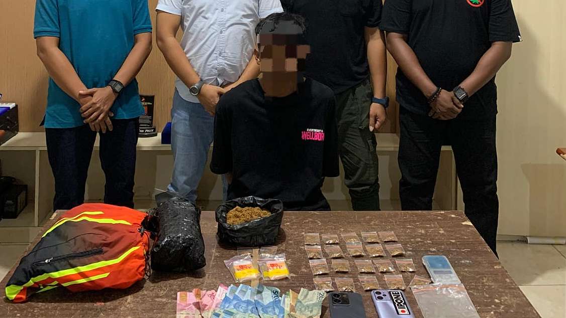 tiga-tahun-edarkan-tembakau-sintetis-di-timika-ara-akhirnya-diringkus-polisi
