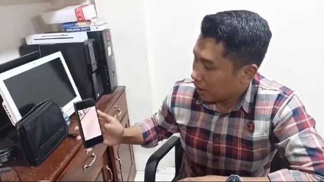 viral-video-pertengkaran-diduga-asn-pria-pukul-perempuan-hingga-roboh-di-lantai