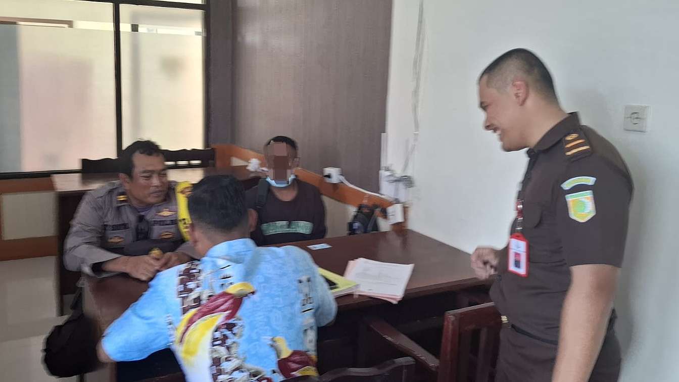 polsek-miru-limpahkan-kasus-pengeroyokan-di-gorong-gorong-ke-kejaksaan