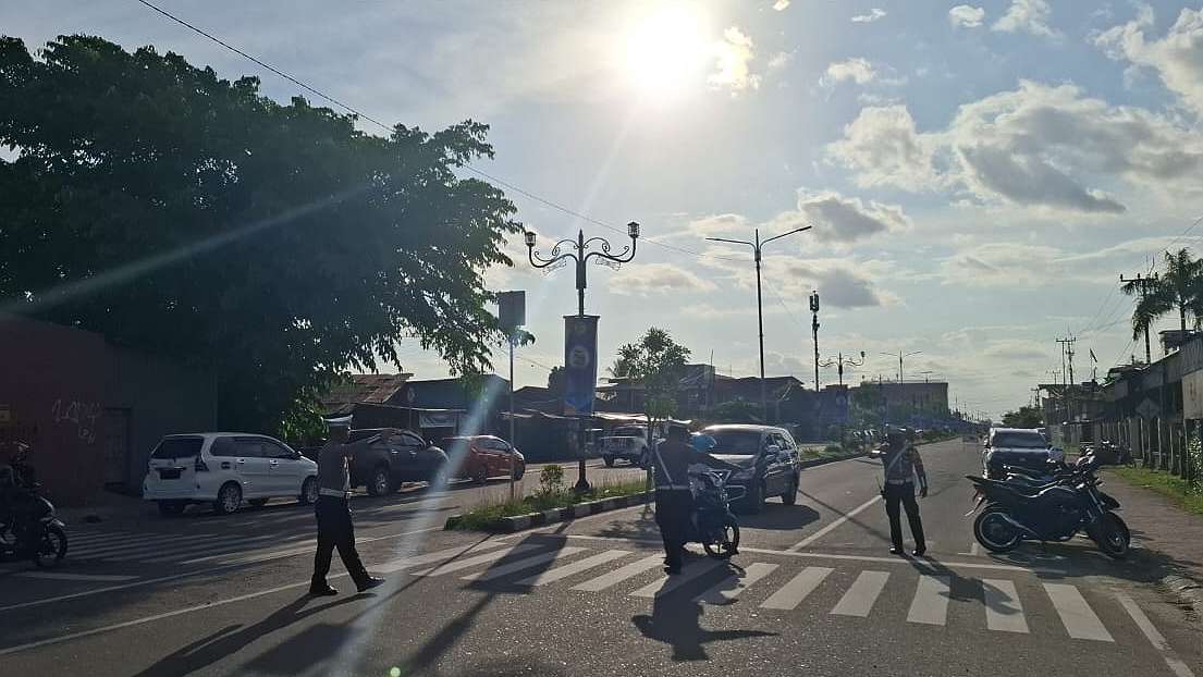 Petugas Satlantas Polres Mimika saat melaksanakan operasi Zebra Cartenz hari kedelapan. Foto: Eka/Papua60detik
