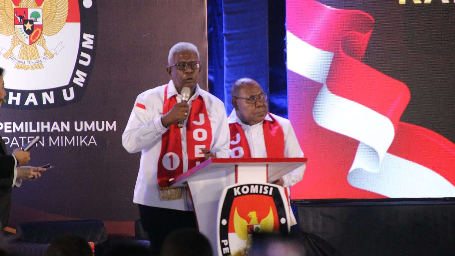 debat-paslon-joel-siap-antar-mimika-menuju-gerbang-emas