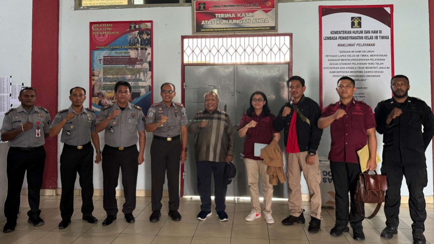 eks-bupati-mimika-eltinus-omaleng-dipindahkan-ke-lapas-timika