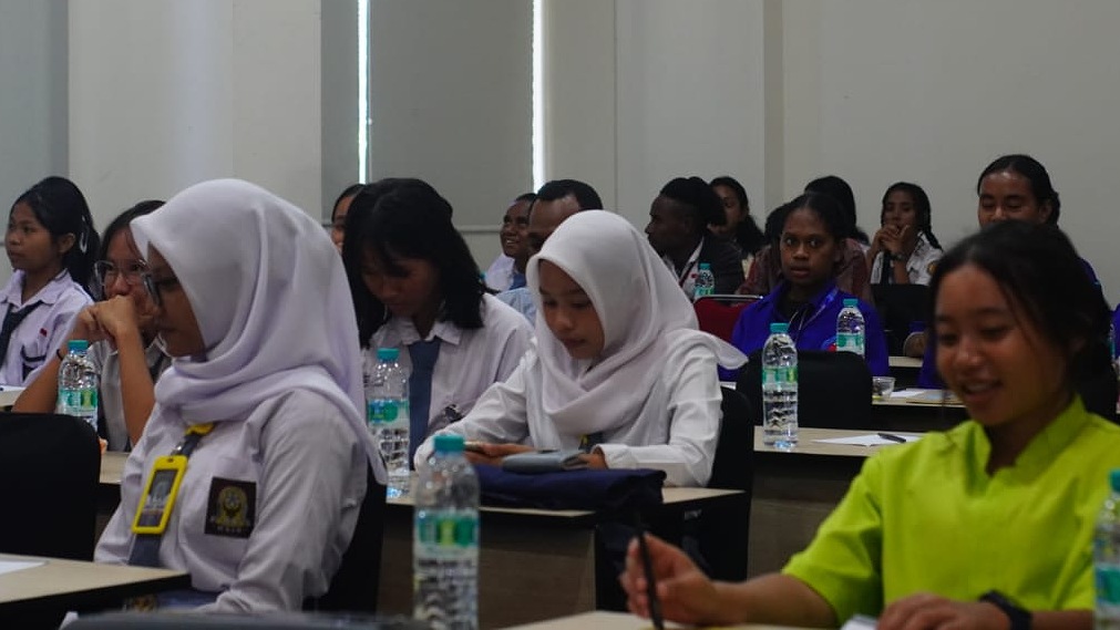 hari-sumpah-pemuda-jurnalis-perempuan-mimika-pelatihan-jurnalistik-buat-pelajar